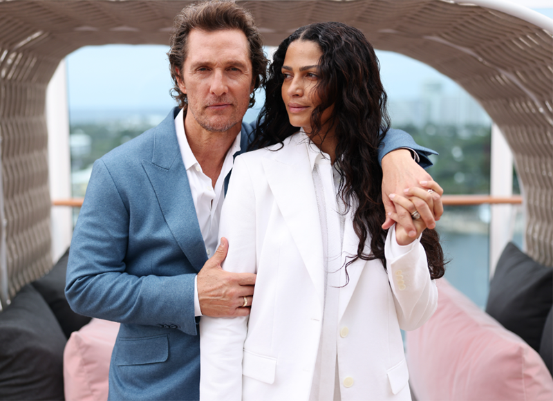星辰公主號(Star Princess)教父母馬修·麥康納 (Matthew McConaughey)與卡蜜拉·艾爾維斯(Camila Alves McConaughey)。